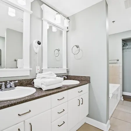 Grand Panama Beach Resort Pet Friendly Rentals By Panhandle Getaways Panama City Beach Room photo